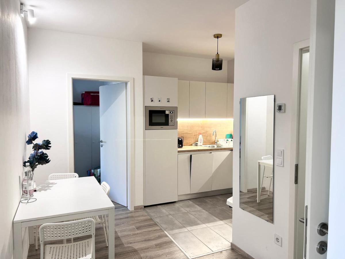 New 2022 Family&Friends Downtown Ac 3Br 2Ba Free Parking Big Balcony Near Metro&Train Station Self Check-In Apt Budapest Exterior foto